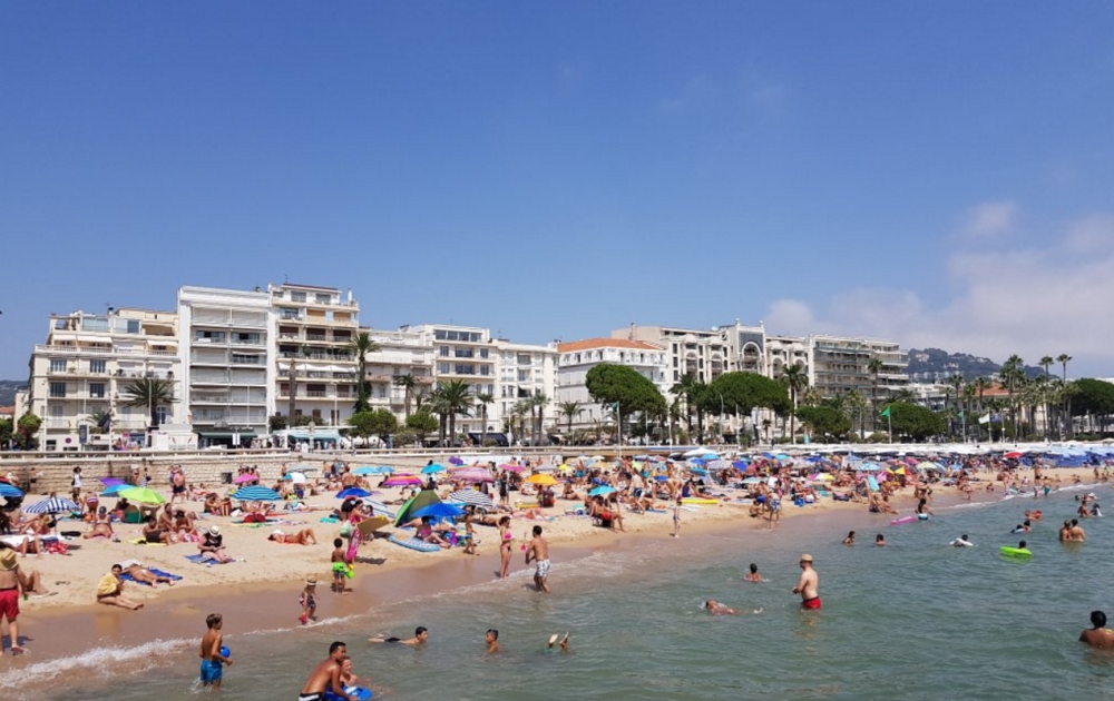 Pláž Plage Macé v Cannes.