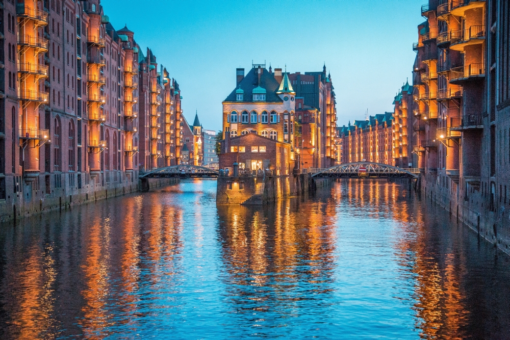Historický přístav Hamburgu a skladiště v gotickém slohu je na seznamu UNESCO
