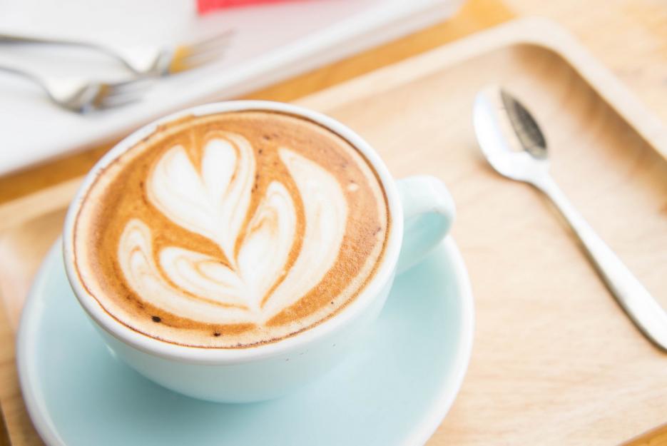 Patříte k milovníkům kvalitní kávy? Možná si ji budete muset dát v kavárně nebo jiném podniku a zaplatit si za ni.