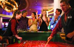Celebrity Millenium - Celebrity Cruises - Fortune's Casino a bavící se lidé