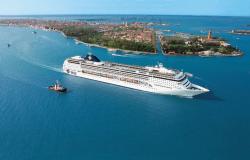 MSC Armonia - MSC Cruises - loď plující v Benátkách