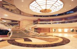 MSC Opera - MSC Cruises - schodiště na lodi a dekorativní zdobení interiéru
