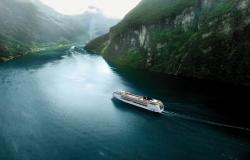 MSC Opera - MSC Cruises - průjezd mlžným a zalesněným údolím