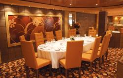 MSC Orchestra - MSC Cruises - Umělecká květinová dekorace a přostřený jídelní stůl