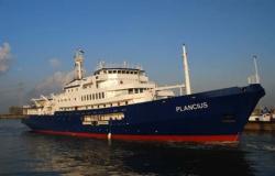 Plancius - Oceanwide Expeditions - příď lodi v akci