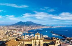  - Cunard Line - Přístav Neapol, Itálie