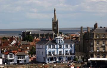 Výhled na kostel v přístavu Harwich, Británie