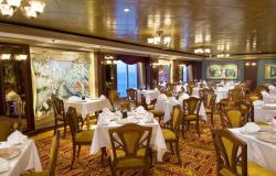 Norwegian Jewel - Norwegian Cruise Lines - restaurace na lodi s nadčasovými uměleckými díly v pozadí