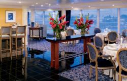 Azamara Journey - Azamara Club Cruises - elegantní restaurace klasického střihu s výhledem na okolní moře