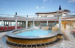 Explorer of the Seas - Royal Caribbean International - bazén s antickými sochami a vodotryskem