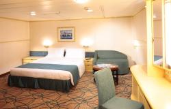 Grandeur of the Seas - Royal Caribbean International - kajuta s postelí a dekorativním osvětlením