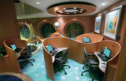 Jewel of the Seas - Royal Caribbean International - stoly s počítači na lodi