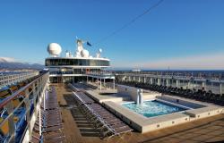 Costa Classica - Costa Cruises - náhled na horní palubu lodi