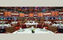Costa Fascinosa - Costa Cruises - stoly v hlavní restauraci na lodi