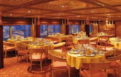 Costa Fortuna - Costa Cruises - restaurace na lodi s výhledem na moře