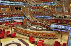 Costa Fortuna - Costa Cruises - bohatě zdobený interiér lodi