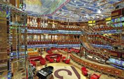 Costa Fortuna - Costa Cruises - panoramatický pohled na interiérové prostory lodi
