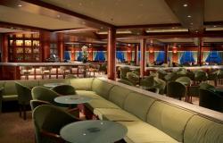 Celebrity Century - Celebrity Cruises - Hemisphere Lounge – denní bar s vyhlídkou na oceán a večerní taneční klub s živou hudbou